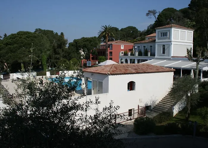 Le Chateau Des Artistes