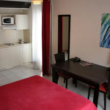 Le Chateau Des Artistes