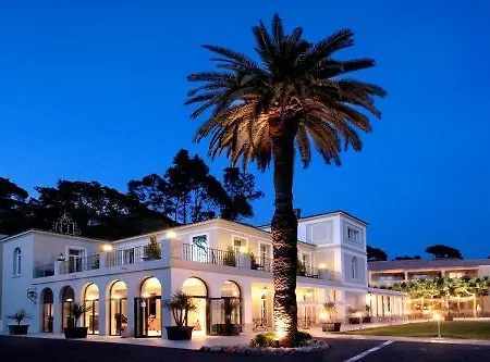 Le Chateau Des Artistes