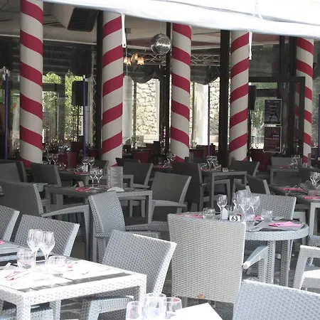 Le Chateau Des Artistes Appartement