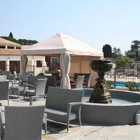 Le Chateau Des Artistes Apartment *