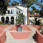 Le Chateau Des Artistes