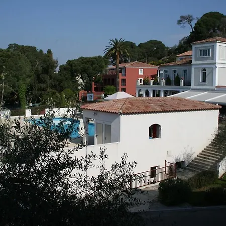 Le Chateau Des Artistes
